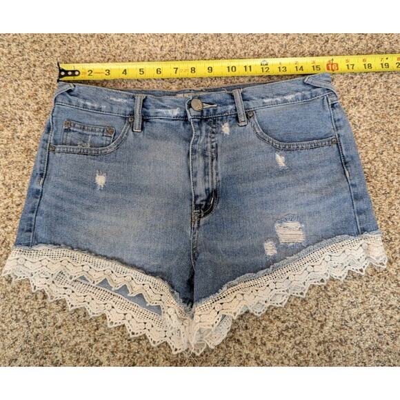 Free People Denim Shorts Size 29 Distressed Crochet Lace Hem Boho Festival - Picture 6 of 8